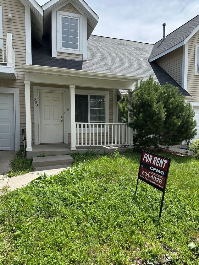 Primary Photo - 3 BEDROOM, 2 BATHROOM TOWNHOUSE WITH 1 CAR...