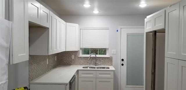Building Photo - 708 Peters Colony