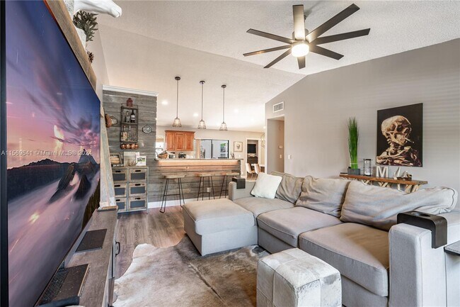 Foto del edificio - 2735 NW 92nd Ave