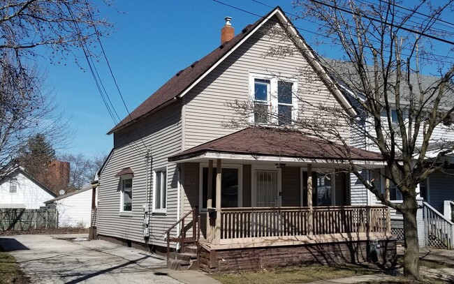 Foto del edificio - Old Brooklyn - 4 Bedroom Single Family Home