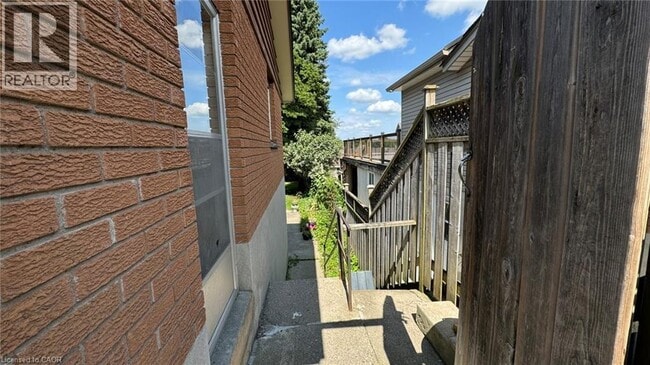 Building Photo - 408 Erb St. W