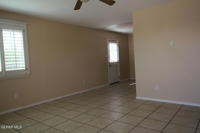 Building Photo - 9145 Begonia Pl