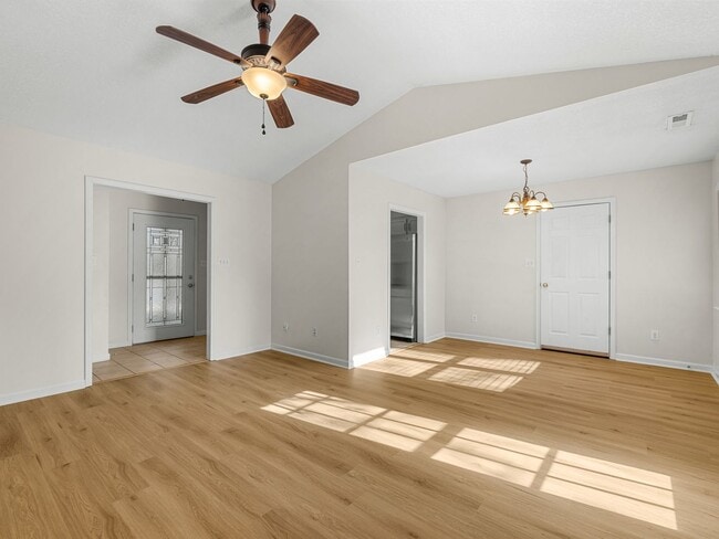 Building Photo - Plum Point Estates home!