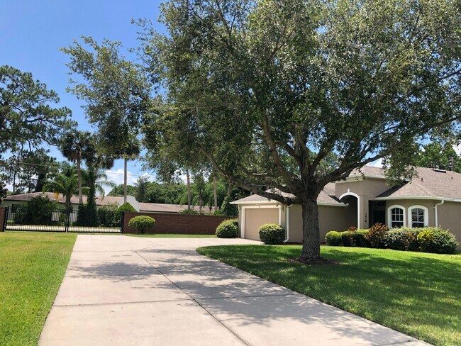 Building Photo - VENETIAN BAY NICE 3/2 POOL HOME IN SANFORD!