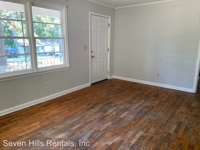 Building Photo - 3 br, 1 bath House - 208 Larkspur Lane
