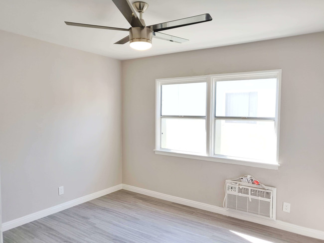 Foto del edificio - 5555 Radford Ave