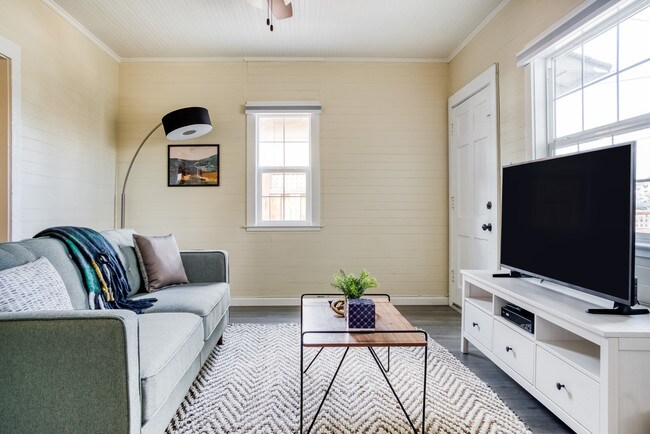 Building Photo - 439 Arleta Ave