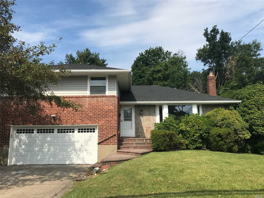 Primary Photo - 158 Pollok Pl