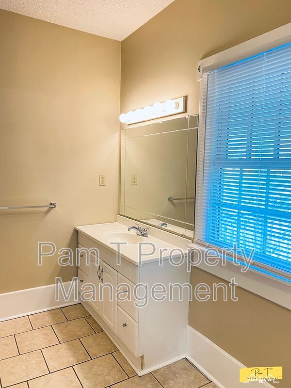 Foto del edificio - 527 E 38th St
