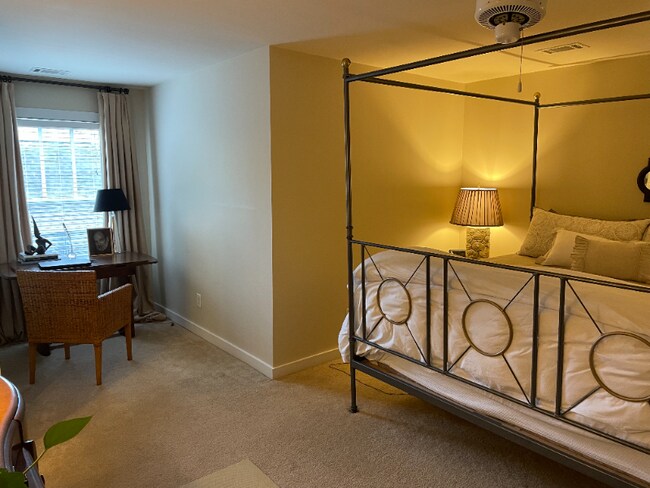 Foto del edificio - 1121 Surrey Ln