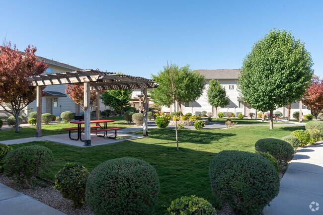 Picnic Area - Desert Sky Townhomes