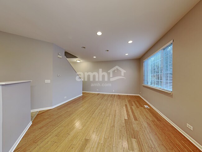 Foto del edificio - 606 Wildwood Ln