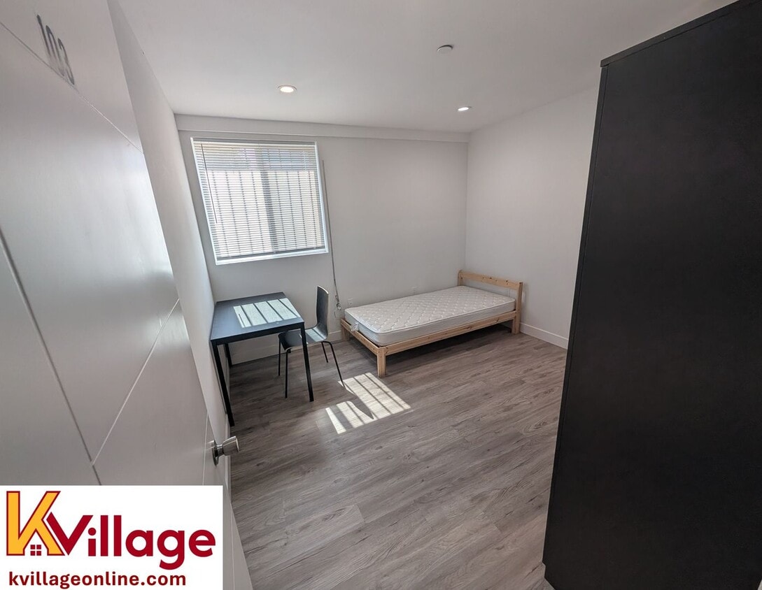 Primary Photo - FULLY FURNISHED co-living apartment room w...