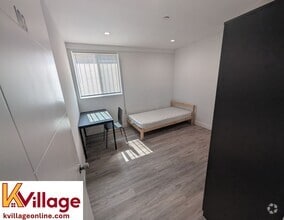 Building Photo - 1528 1/2 W 36th Pl