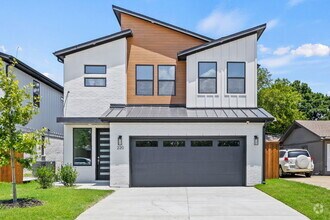 Building Photo - 220 E Park Dr