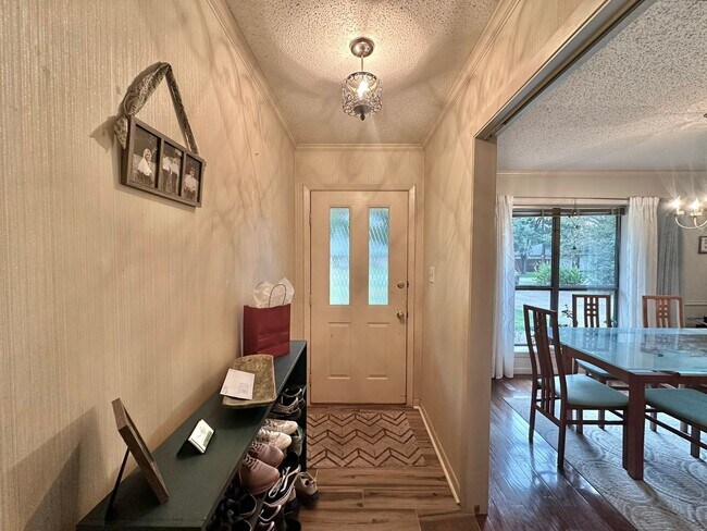 Building Photo - COMING SOON! Spacious 3-bedroom, 2-bathroo...