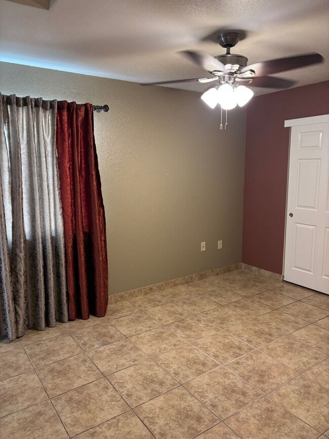 Building Photo - Single Family Home in Live Oak.