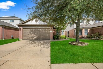 Building Photo - 5703 Basswood Dale Dr