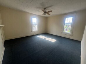 Building Photo - 390 Forest Ave