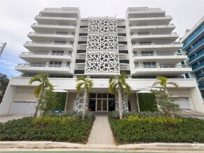 Building Photo - 9261 E Bay Harbor Dr