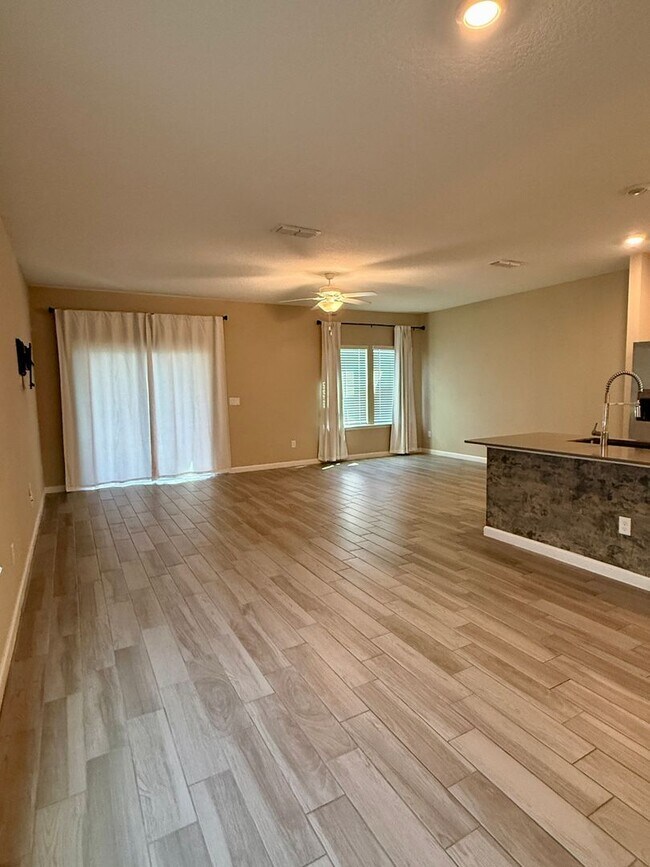 Foto del edificio - 12803 Josslyn Ln