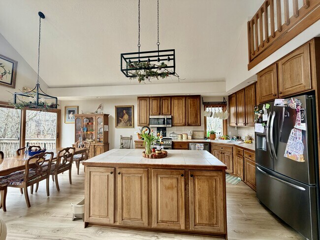 Foto del edificio - 6170 E Lake Dr