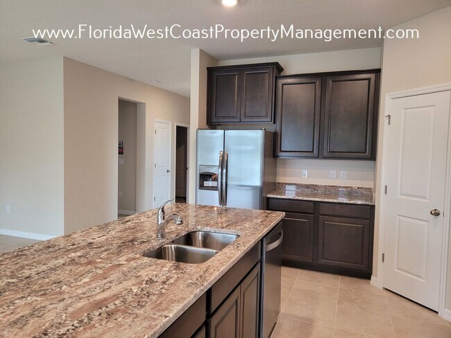 Foto del edificio - LARGE PARRISH HOME AVAILABLE for APRIL! 3 ...