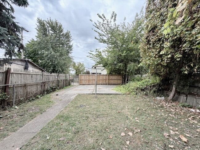 Building Photo - 4107 N Campbell St