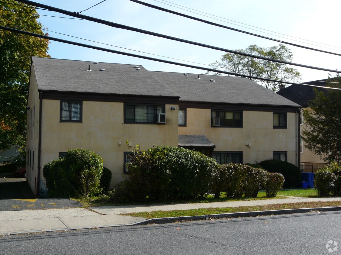 Foto del edificio - Garden Apartments