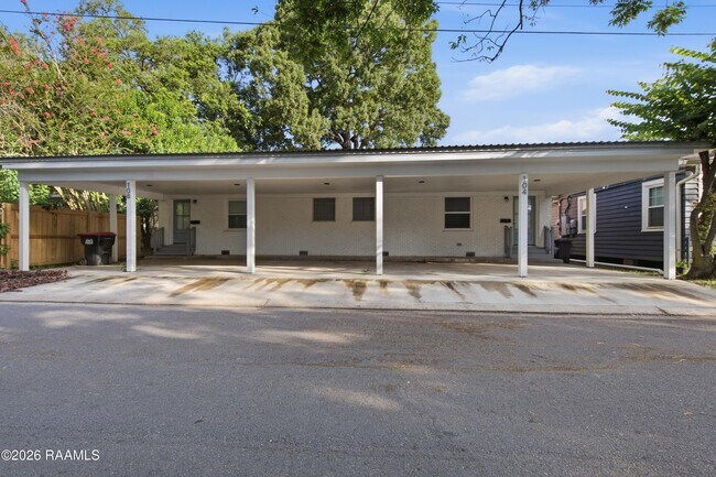 Building Photo - 104 Howard Ave