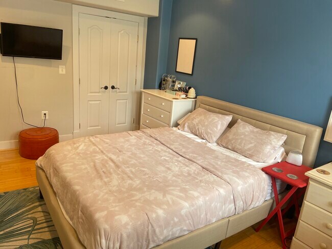 Bedroom - 1220 Holbrook Ter NE