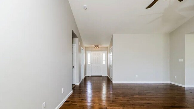 Foto del edificio - 443 Charlestowne Place Dr