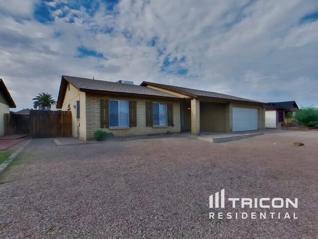 Building Photo - 955 W Santa Cruz Dr