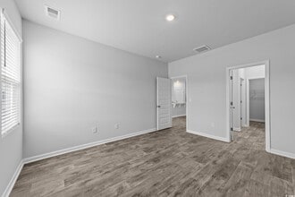 Building Photo - 136 Talladega Dr