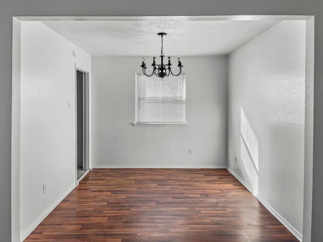 Building Photo - GREAT HOUSE IN AN EXCELLENT LOCATION. Beau...