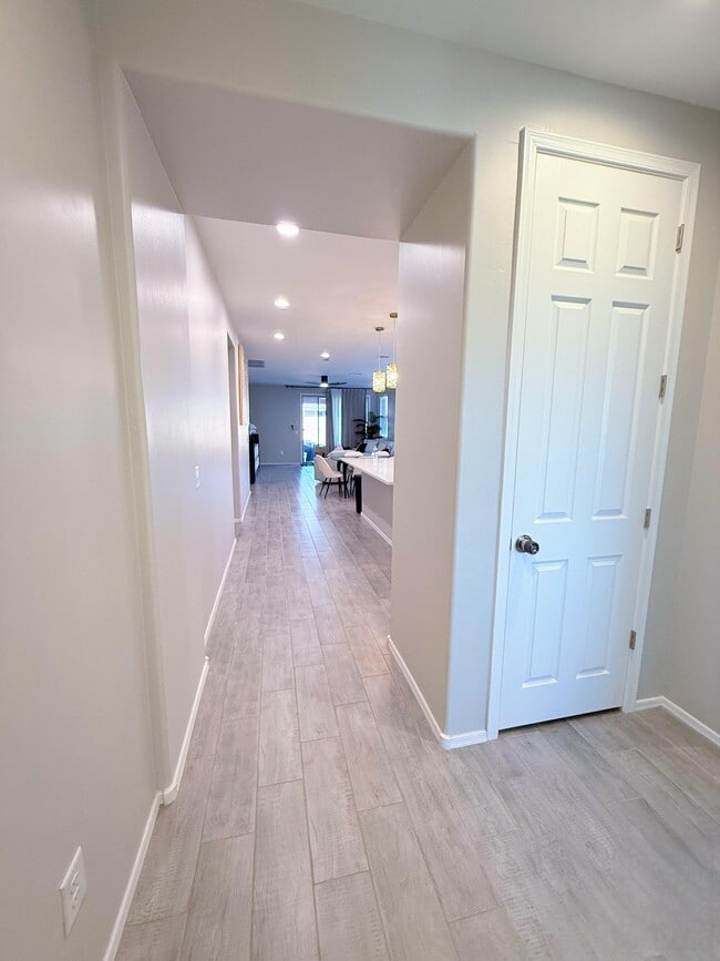 Building Photo - 620 W Calle El Tramo