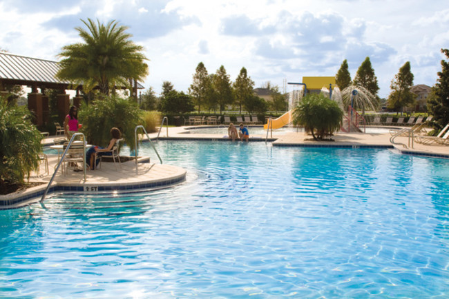 Piscina con parque de agua - Wynnfield Lakes