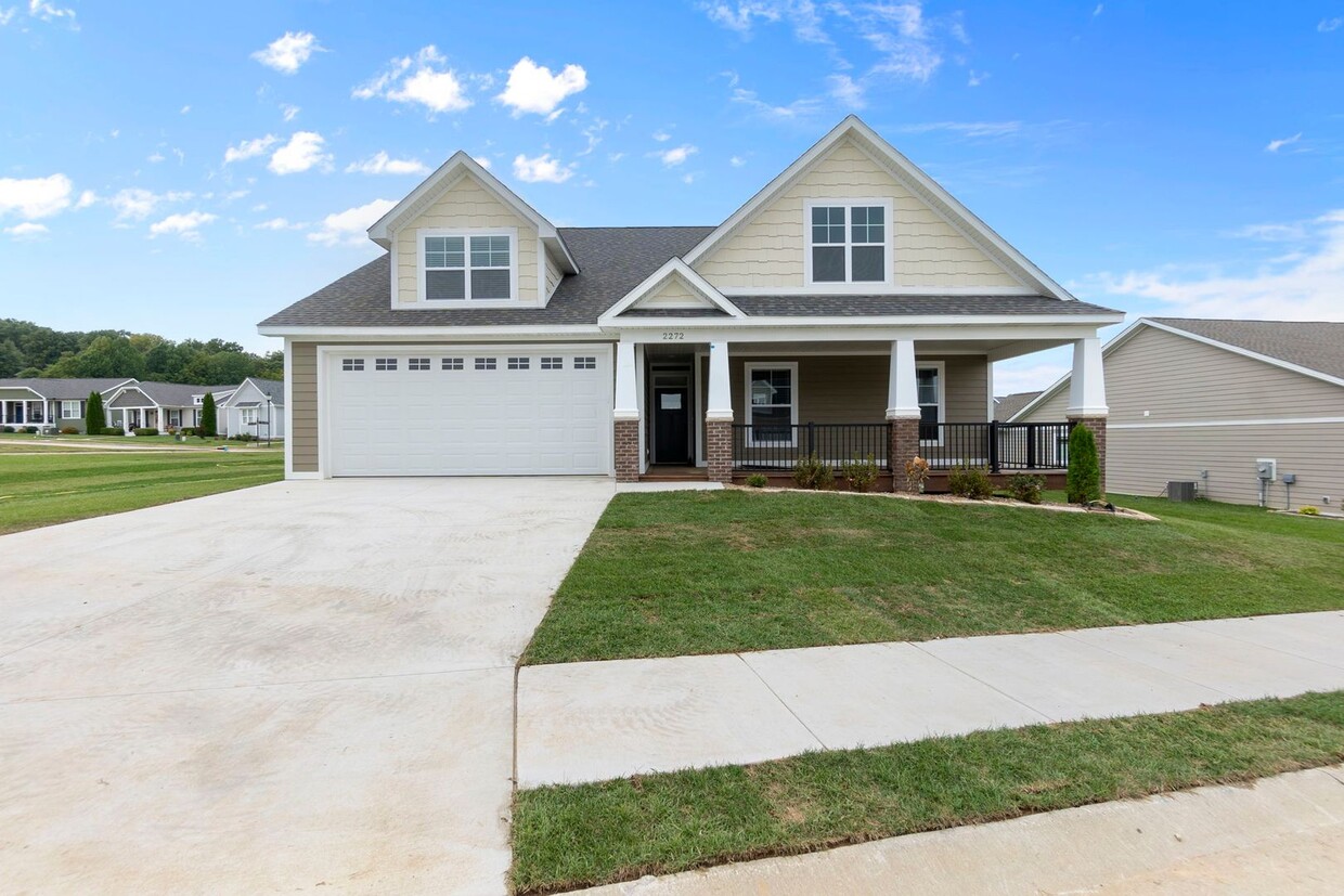 Foto principal - Brand New Craftsman Style Home In Walden Park