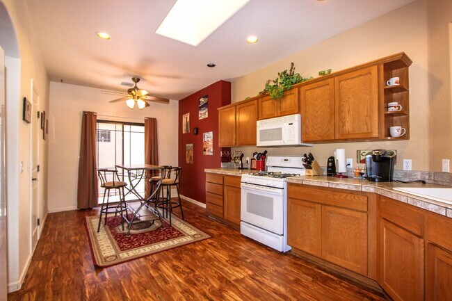 Building Photo - Furnished in Willow Hills