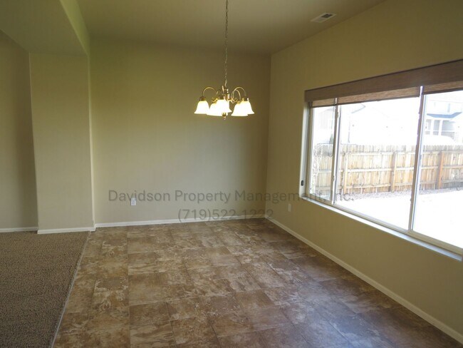 Foto del edificio - Spacious 4-bedroom Home Near Black Forest