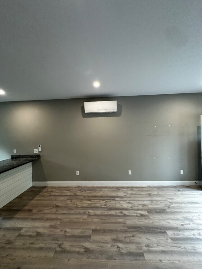 Building Photo - 3 Emerald Dr