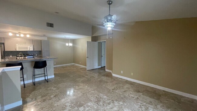 Building Photo - 2/2 condo for rent in Viera East