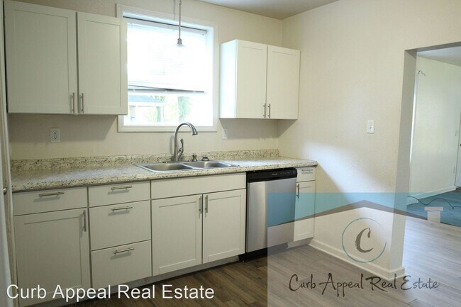 Building Photo - 3 br, 2 bath House - 911 Walnut