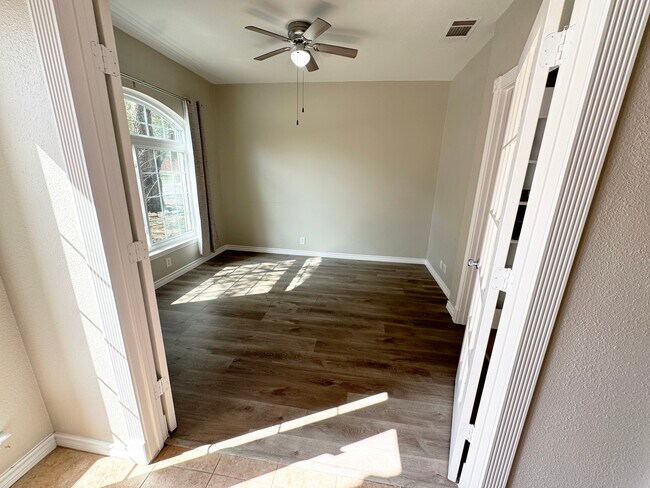 Foto del edificio - 5042 Cleves St