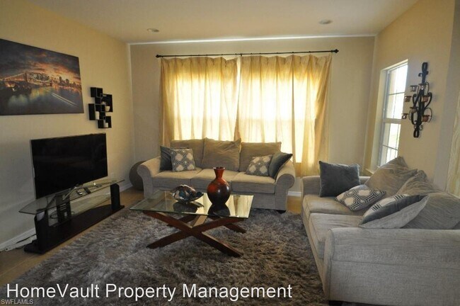 Building Photo - 3 br, 2 bath House - 8500 Violeta Street #202