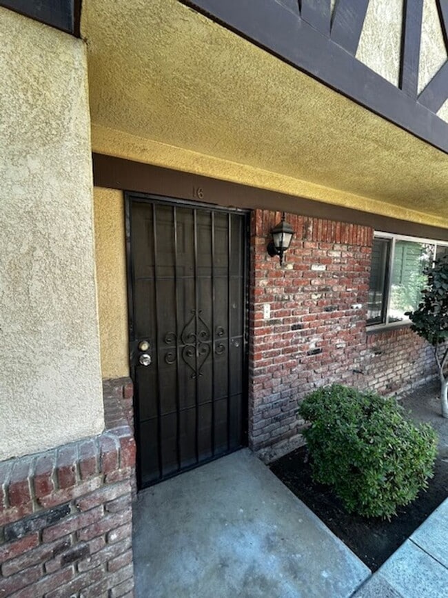 Building Photo - Single Family Home / Condo for Rent - Southwest Bakersfield