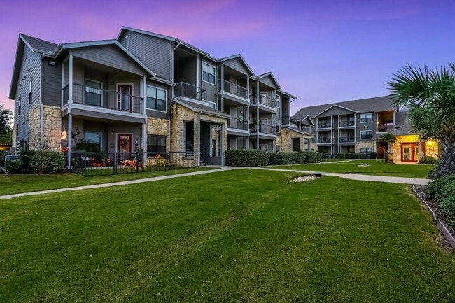 Building Photo - Republic Deer Creek