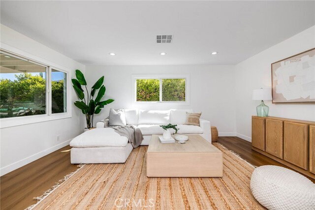 Foto del edificio - 24224 Welby Way