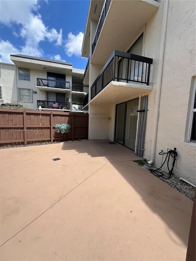 Foto del edificio - 8307 SW 142nd Ave