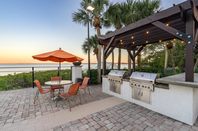 Building Photo - Bayside Arbors of Clearwater